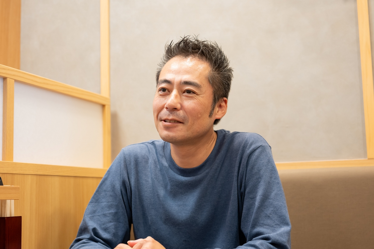 ご飯おかわり無料の“満腹価値”を守りながら、5→4名体制で効率運営へ ―動線分離と柔軟なUIで実現する、回転率と客単価の向上―